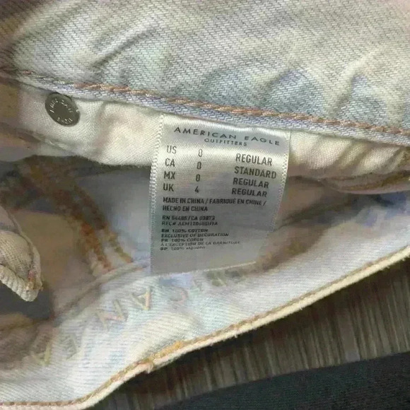 American Eagle Women's Blue Light Wash Distressed Raw Hem Mom Denim Jeans Size 0 - Picture 9 of 11